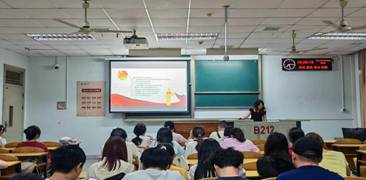 会议室里的人们 AI 生成的内容可能不正确。