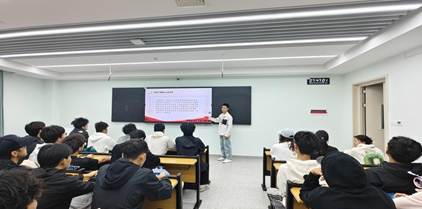 图片包含 室内, 天花板, 房间, 活 AI 生成的内容可能不正确。